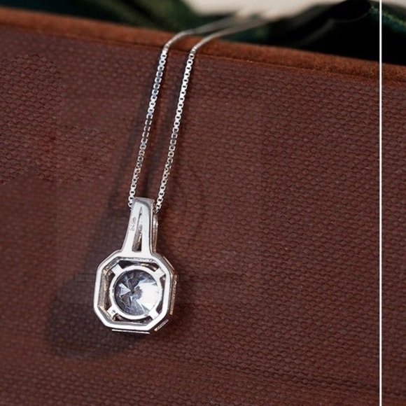 Cubic Zircon Pendant Necklace For Women - Picture 5 of 8